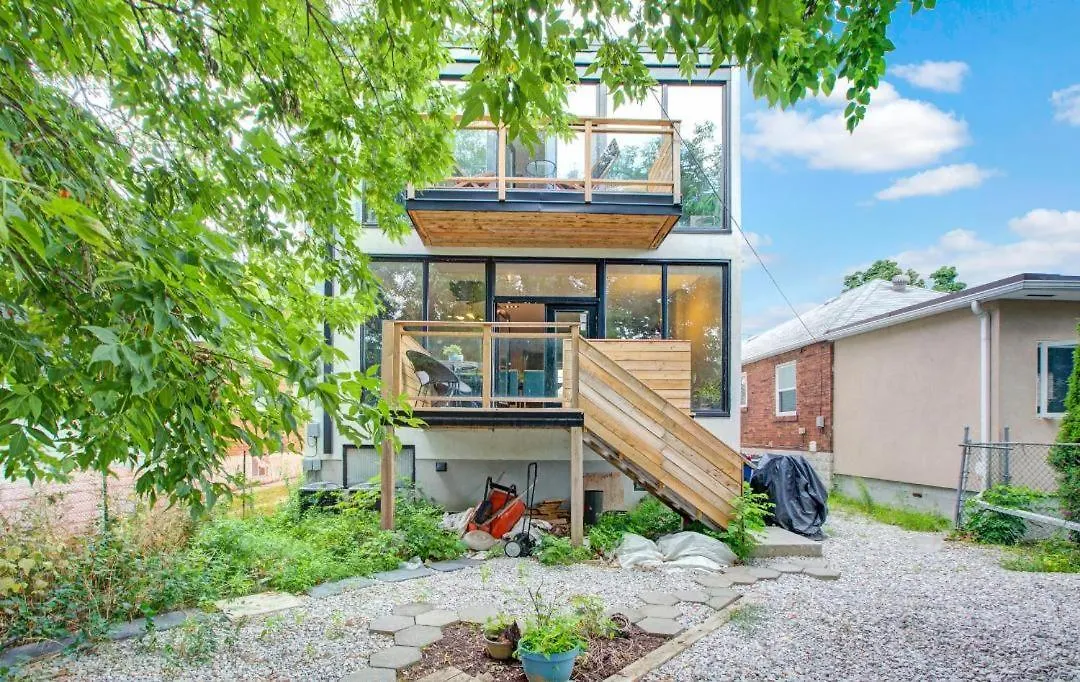 Beautiful, Centric, Pet-Friendly Home With Parking Toronto Canada