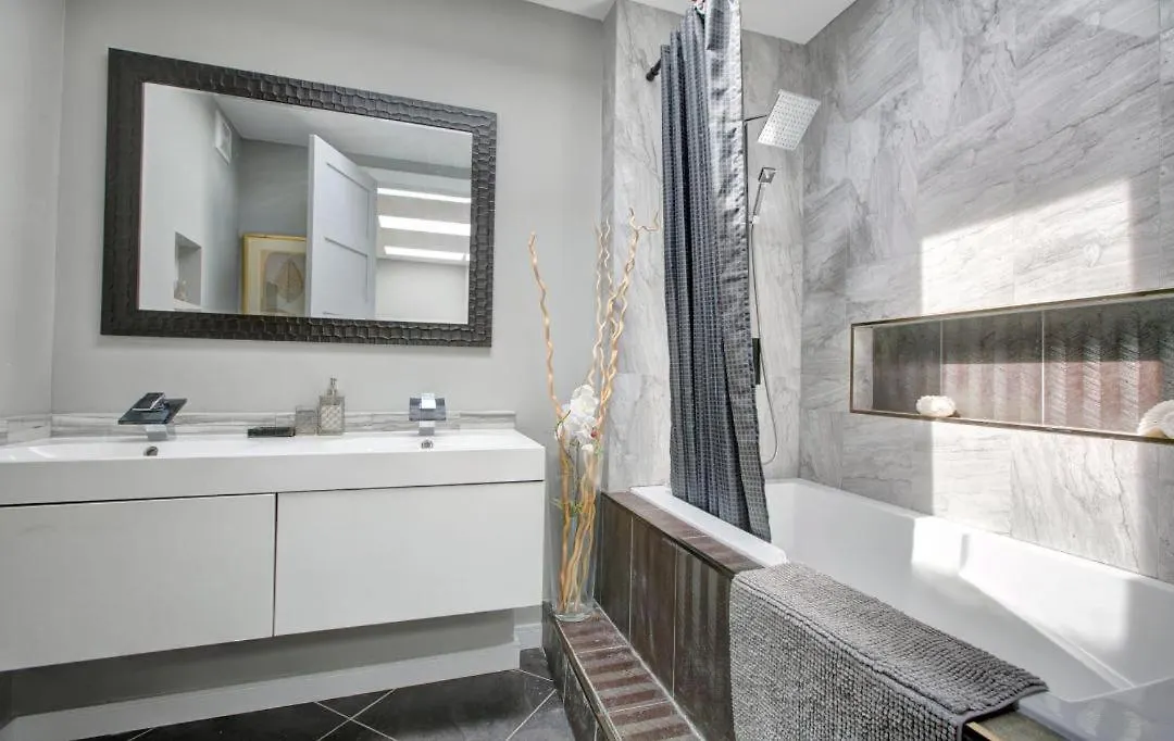 Beautiful, Centric, Pet-Friendly Home With Parking Toronto 0*,