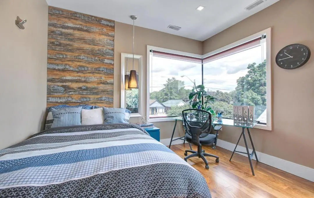 Apartment Beautiful, Centric, Pet-Friendly Home With Parking Toronto