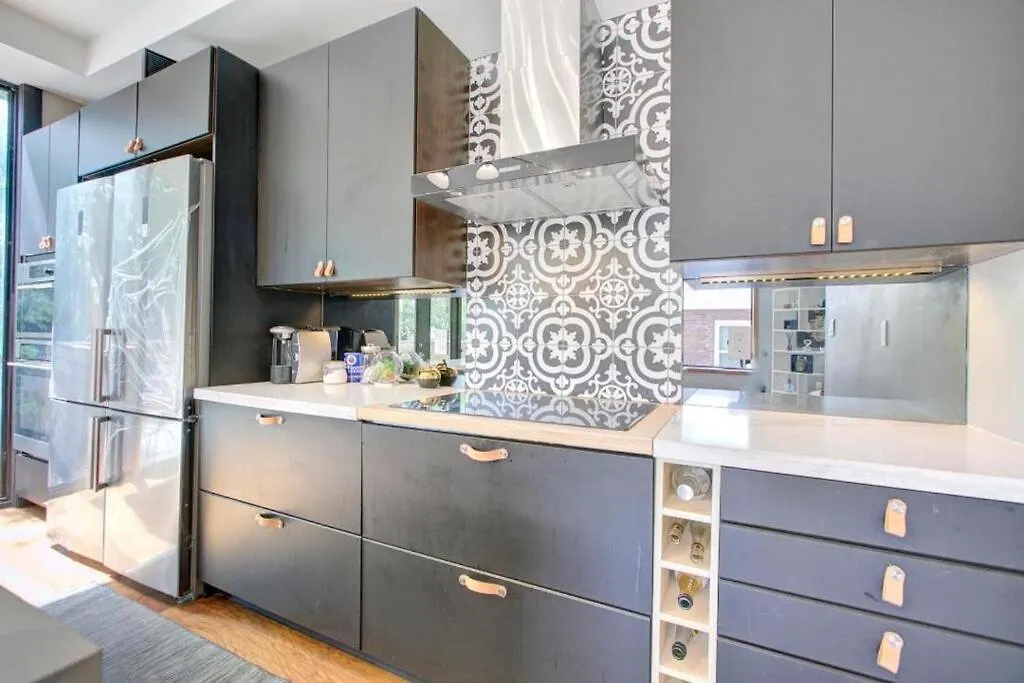 Apartment Beautiful, Centric, Pet-Friendly Home With Parking Toronto